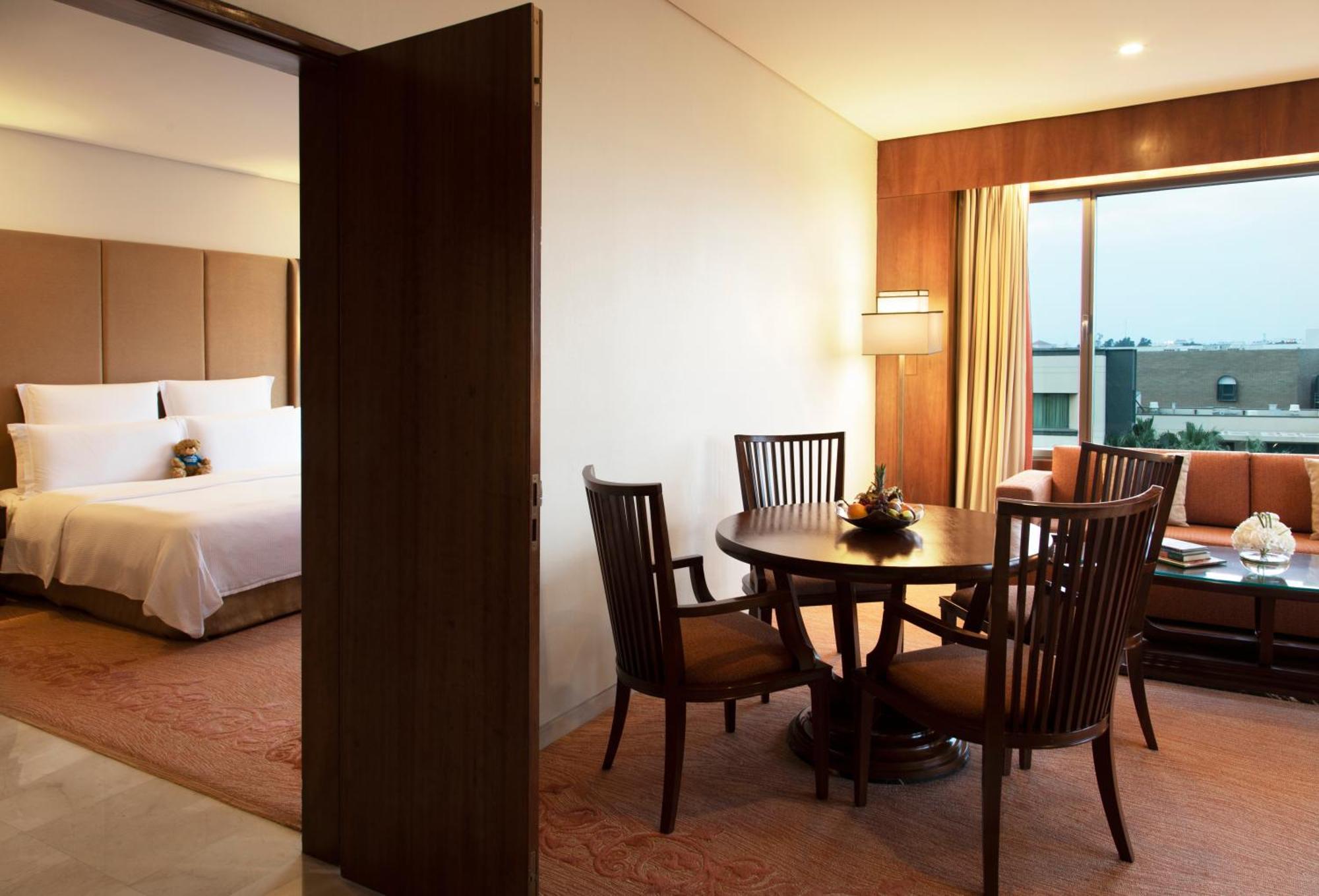 Jumeirah Messilah Beach Kuwait Kuwejt Zewnętrze zdjęcie A suite at the hotel