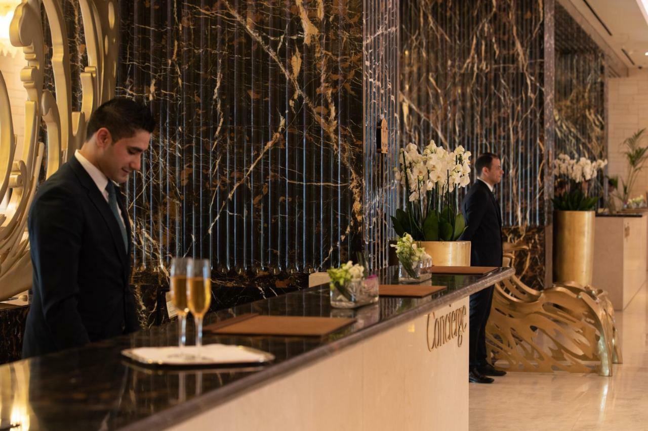 Jumeirah Messilah Beach Kuwait Kuwejt Zewnętrze zdjęcie Concierge at the Four Seasons Hotel, London