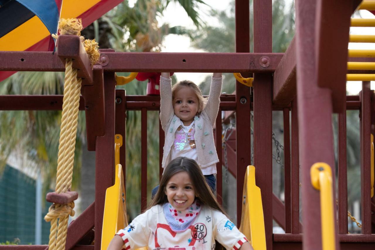 Jumeirah Messilah Beach Kuwait Kuwejt Zewnętrze zdjęcie Children playing at the park